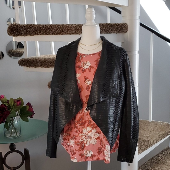 Loft Top - Picture 6 of 11